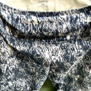 🎉2/$15🎉 Yummie by Heather Leggings Capri’s Size M